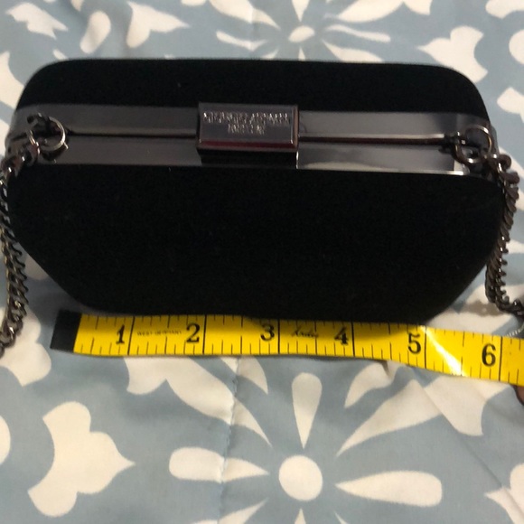 COPY - GIORGIO ARMANI BLACK VELVET CLUTCH WITH METAL LINK - Picture 6 of 8